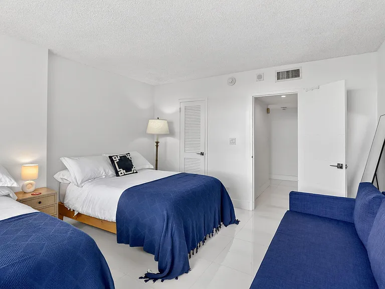 1170 N Federal Hwy #501 — Photo 26