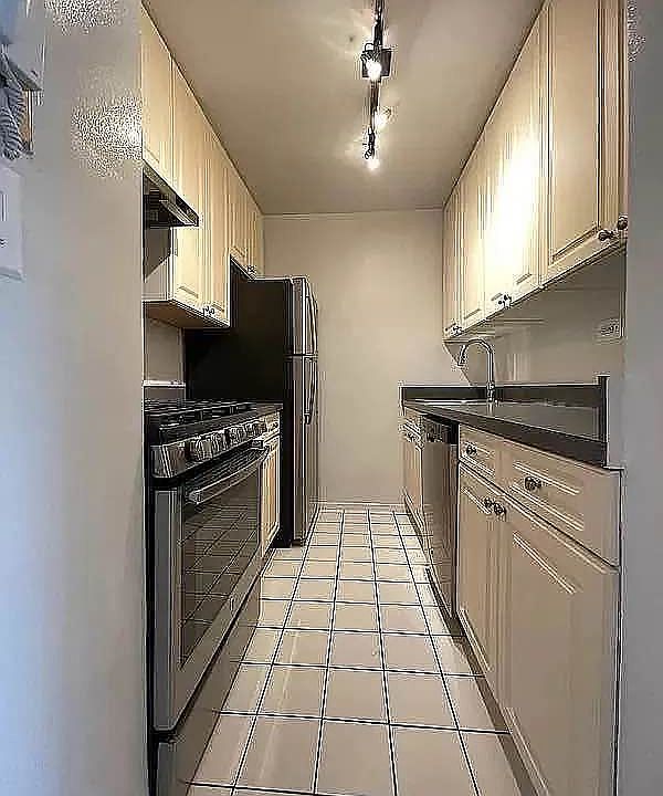 2nd image of 250 E 63rd St APT 16C