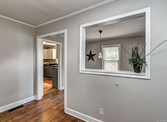 5th image of 2142 Dion Ave