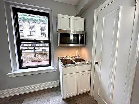 3rd image of 240 W 73rd St APT 1501