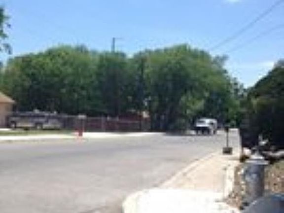 3rd image of 307 Alicia Ave