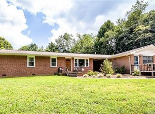 96 Rolling Hills Rd, Mills River, NC 28759
