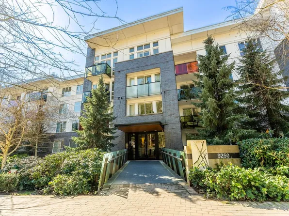 9250 University High St #209, Burnaby, BC V5A 0B3