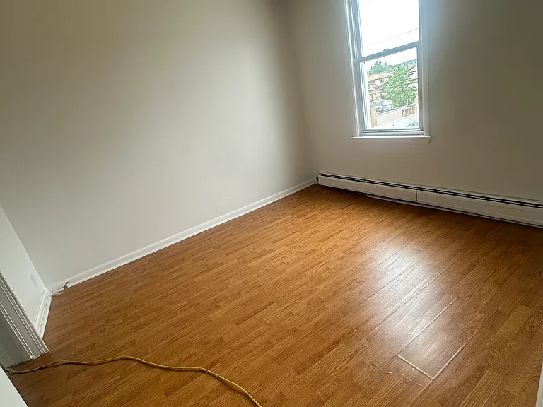 300 Kingsland Ave #2 — Photo 6