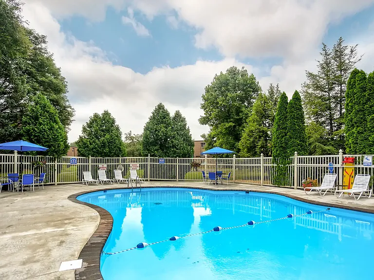 Aspen Pines Apartments — Photo 3