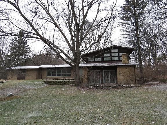 2nd image of 2698 Roseland Dr
