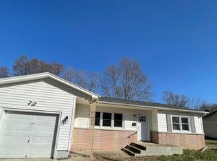 1008 S Rinker Ave, Aurora, MO 65605