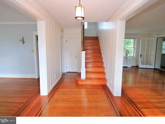 3rd image of 727 Lindale Ave