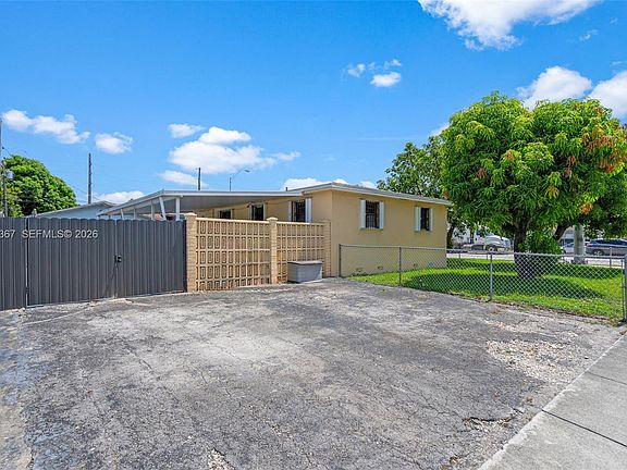 5th image of 3220 E 8th Ave