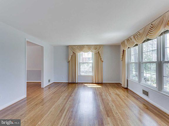 3rd image of 4503 Holborn Ave
