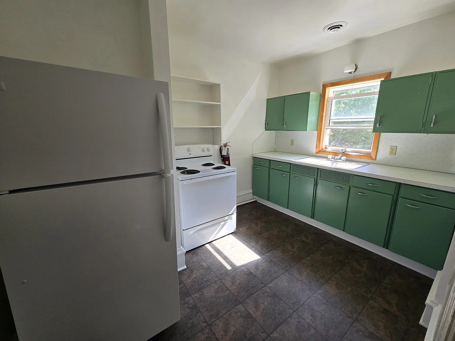 3 bed, 800 sqft, $1,020 — Photo 3