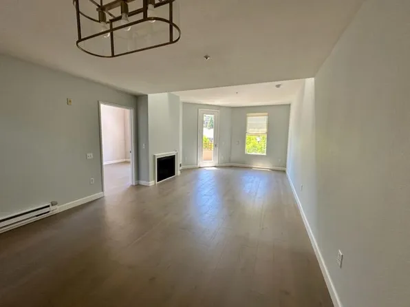 240 Caldecott Ln Unit 301, Oakland, CA 94618