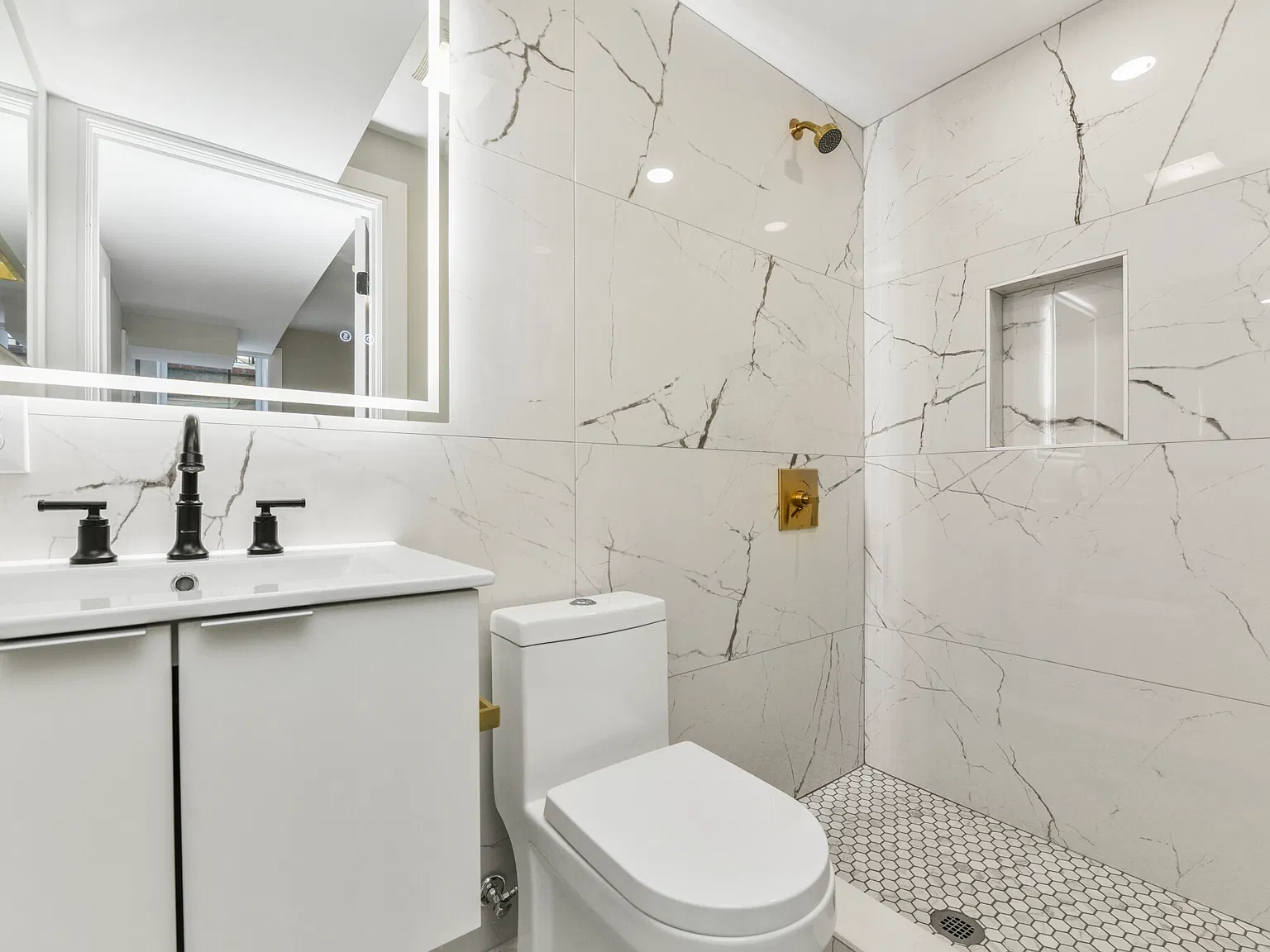 2 bed, 2.5 bath, 1200 sqft, $3,700 — Photo 2
