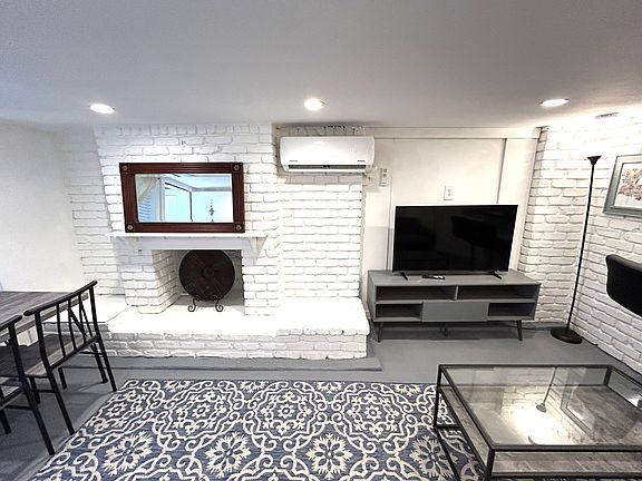 3rd image of 6065 Annunciation St #C