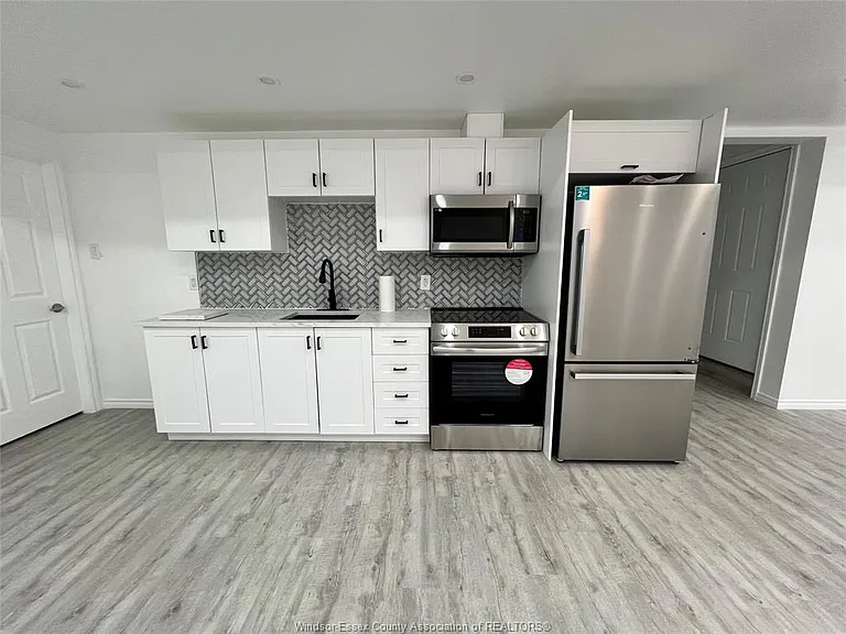 1498 Clearwater Ave #LOWER — Photo 6