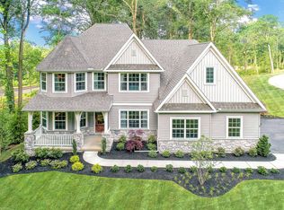 4 Greenbriar Dr, Elizabethtown, PA 17022