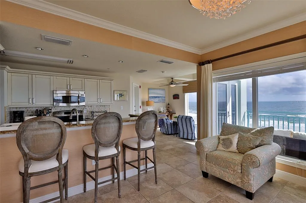2 bed, 2.0 bath, 1197 sqft, $5,000 — Photo 4
