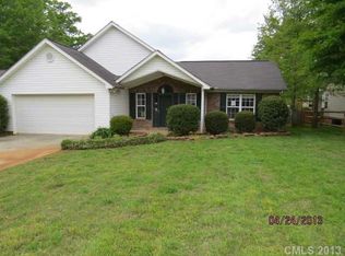 656 Lakewood Dr, Matthews, NC 28104