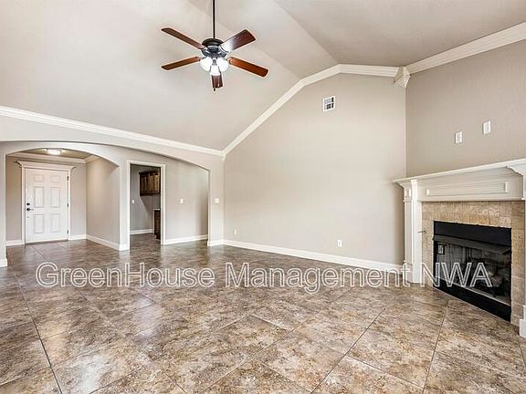 5th image of 2907 Tanglewood Ave