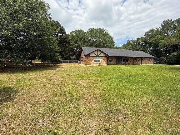 3rd image of 1406 Jeff Davis Dr