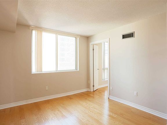 4th image of 25 Grenville St #1801