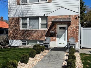 160-11 79th Ave FLOOR 2, Fresh Meadows, NY 11366