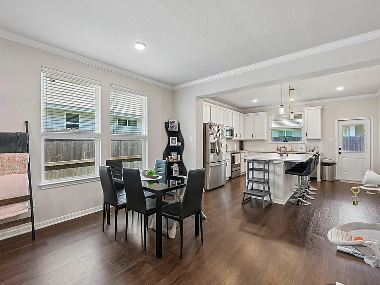 716 Killam Dr — Photo 9
