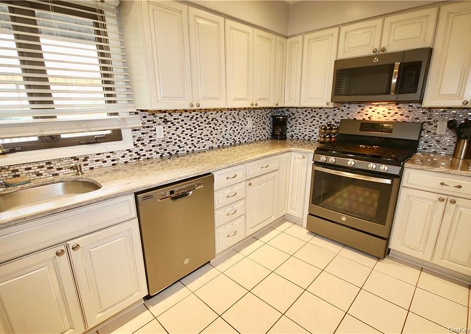 1st image of 6 Heritage Dr APT D