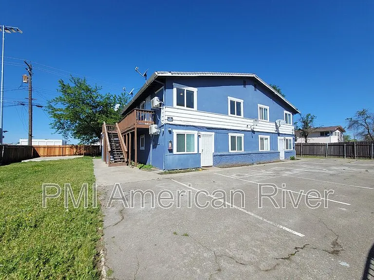 3729 Balsam St #4 — Photo 1