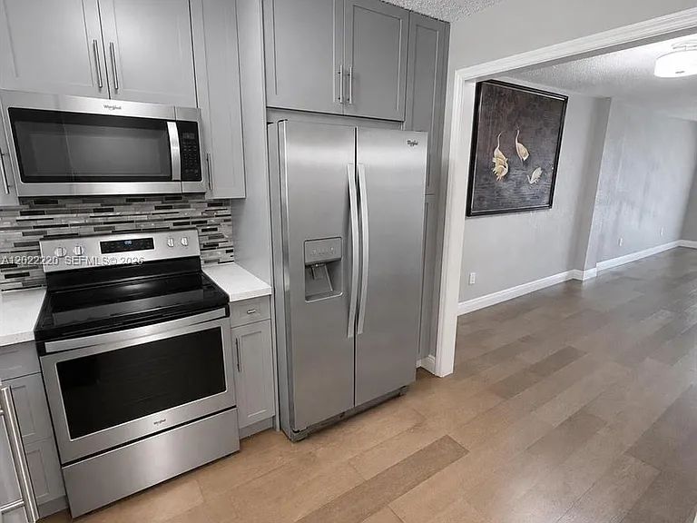 1635 W 44th Pl #311 — Photo 2