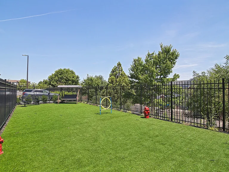Somerset Apartments — Photo 37