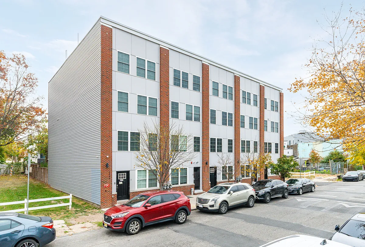 Building Photo - 2445 N Front St #3