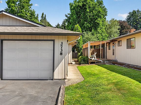 4th image of 3738 NE 45th St