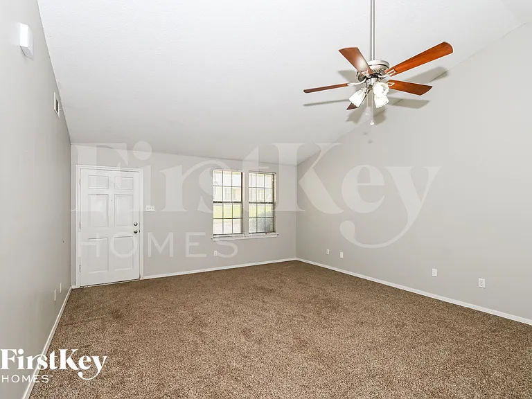 5765 Ashridge Pl — Photo 2