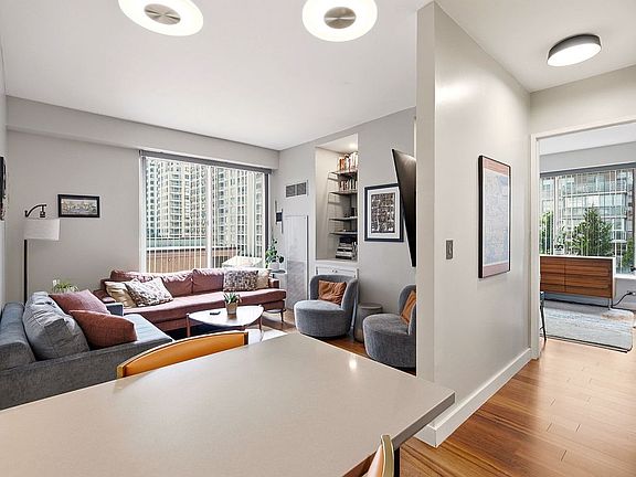 4th image of 200 E 69th St APT 5L