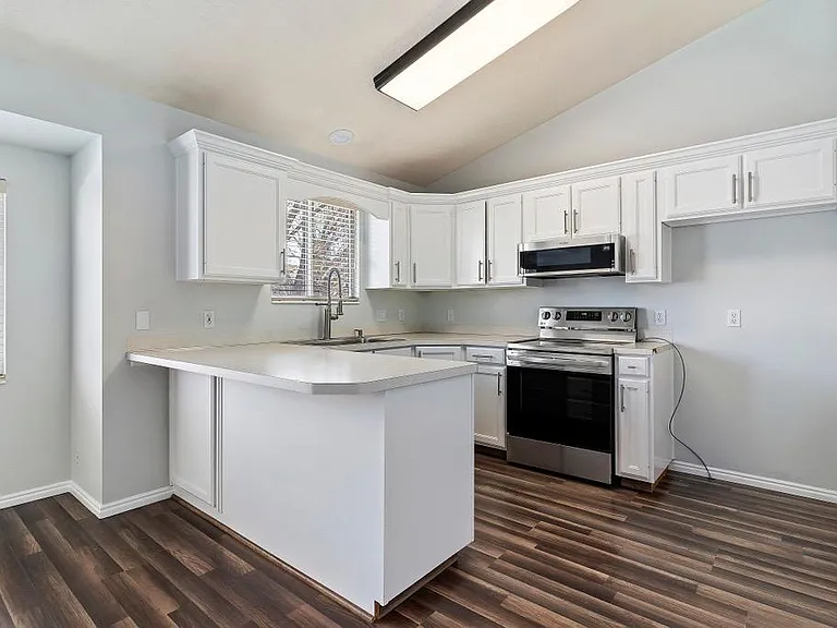 1212 N 75 W — Photo 2