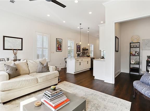 5th image of 2400 Valence St Unit 2400