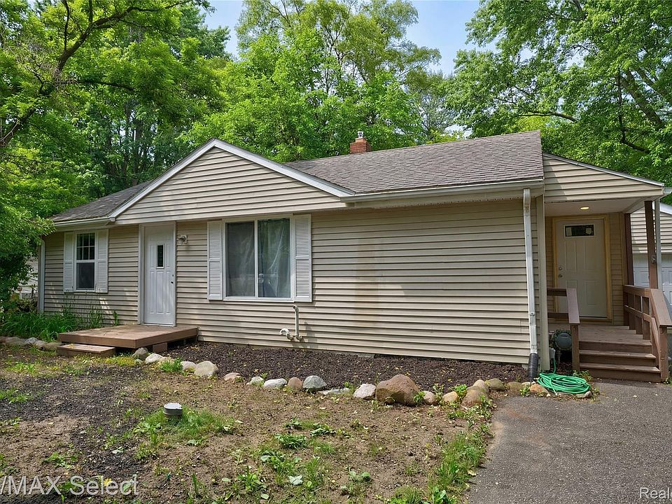 1st image of 1460 Maria St
