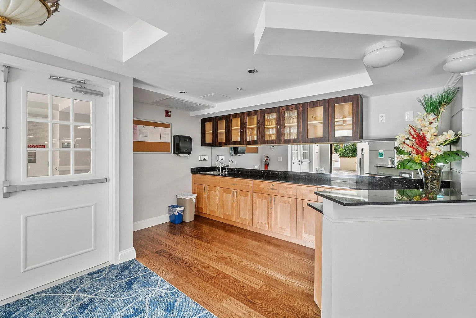 2 bed, 2.0 bath, 1281 sqft, $10,000 — Photo 4