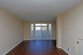 2x2.5 / 1325 sf / Living (balcony)