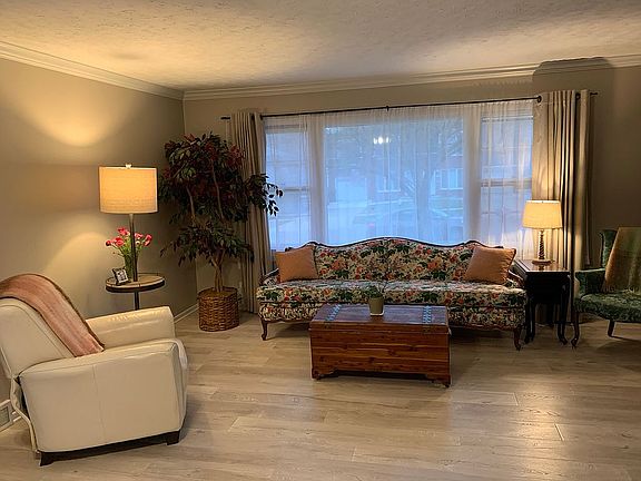 Upstairs Living Room 