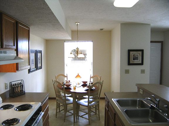 4th image of 143 Meadowcreek Dr Unit C