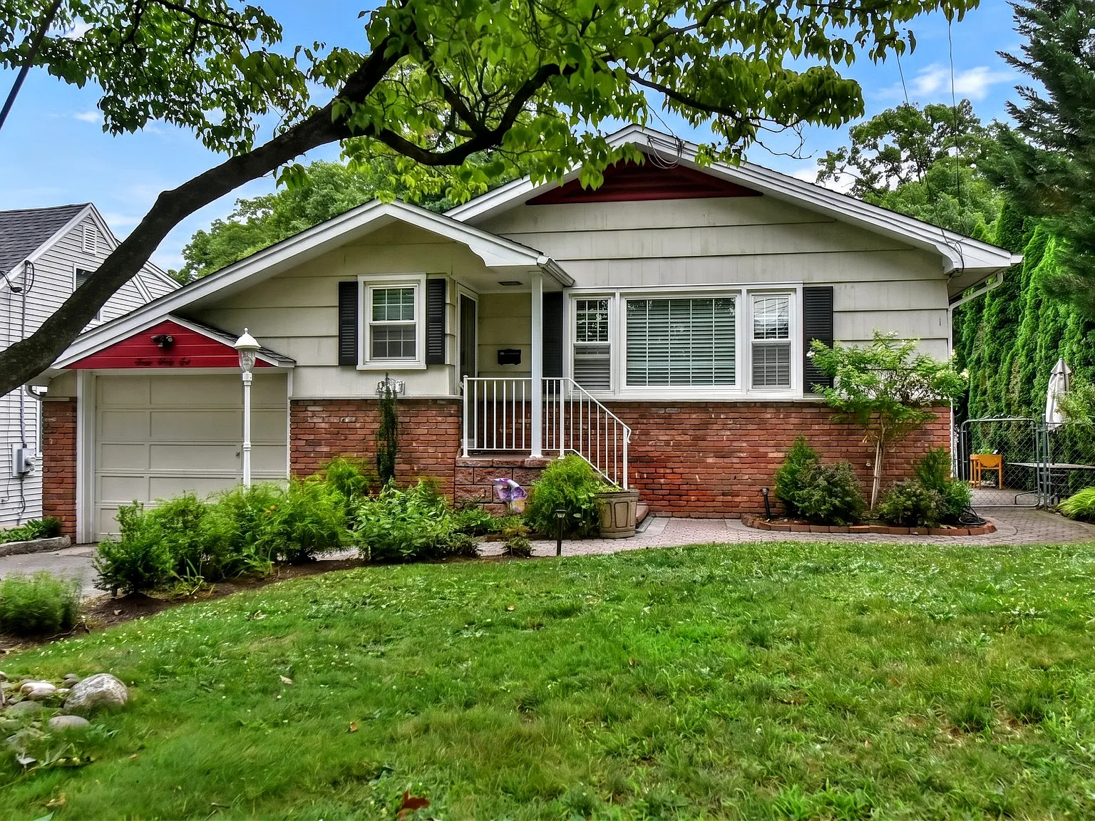 3 bed, 1100 sqft, $4,000 — Photo 1