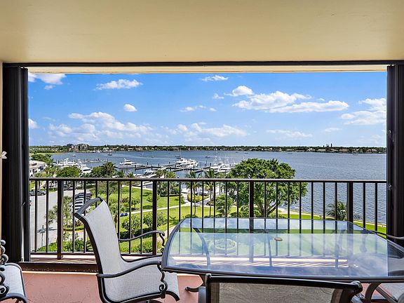 2nd image of 134 Lakeshore Dr APT 713