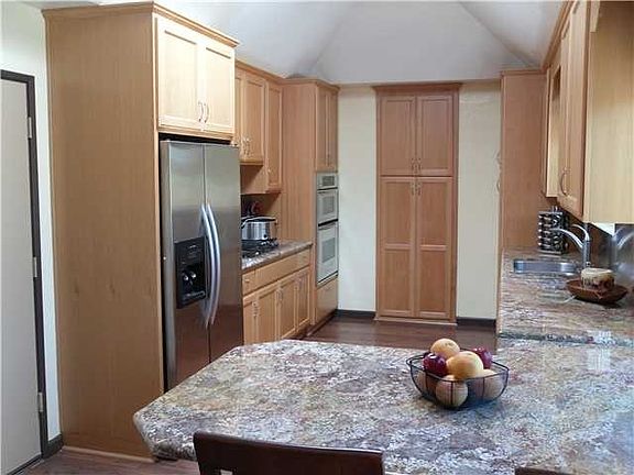 4th image of 4102 Park Dr