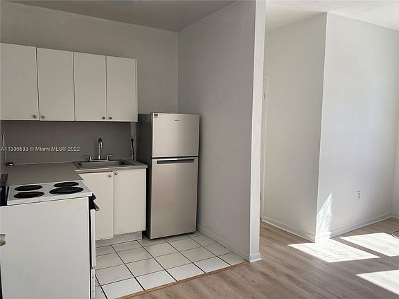 4th image of 1615 Pennsylvania Ave APT 28