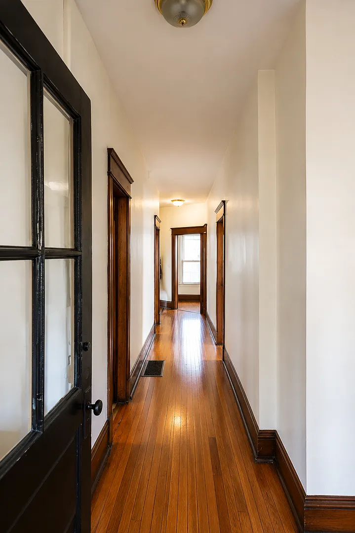2063 Sherwood Ave — Photo 2