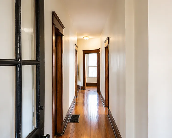 2063 Sherwood Ave Louisville, KY 40205 — Photo 2