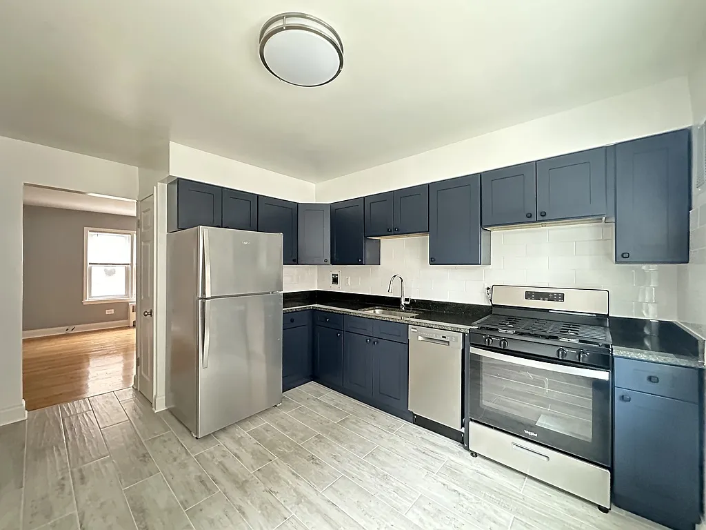 Building Photo - 6737 N California Ave #W2