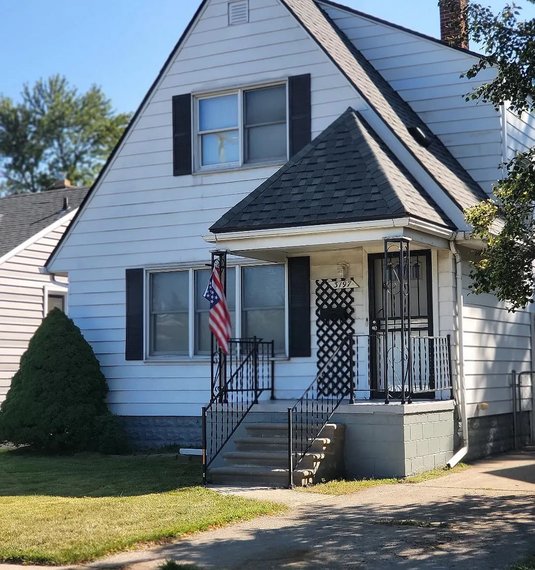 3 bed, 924 sqft, $1,600 — Photo 2